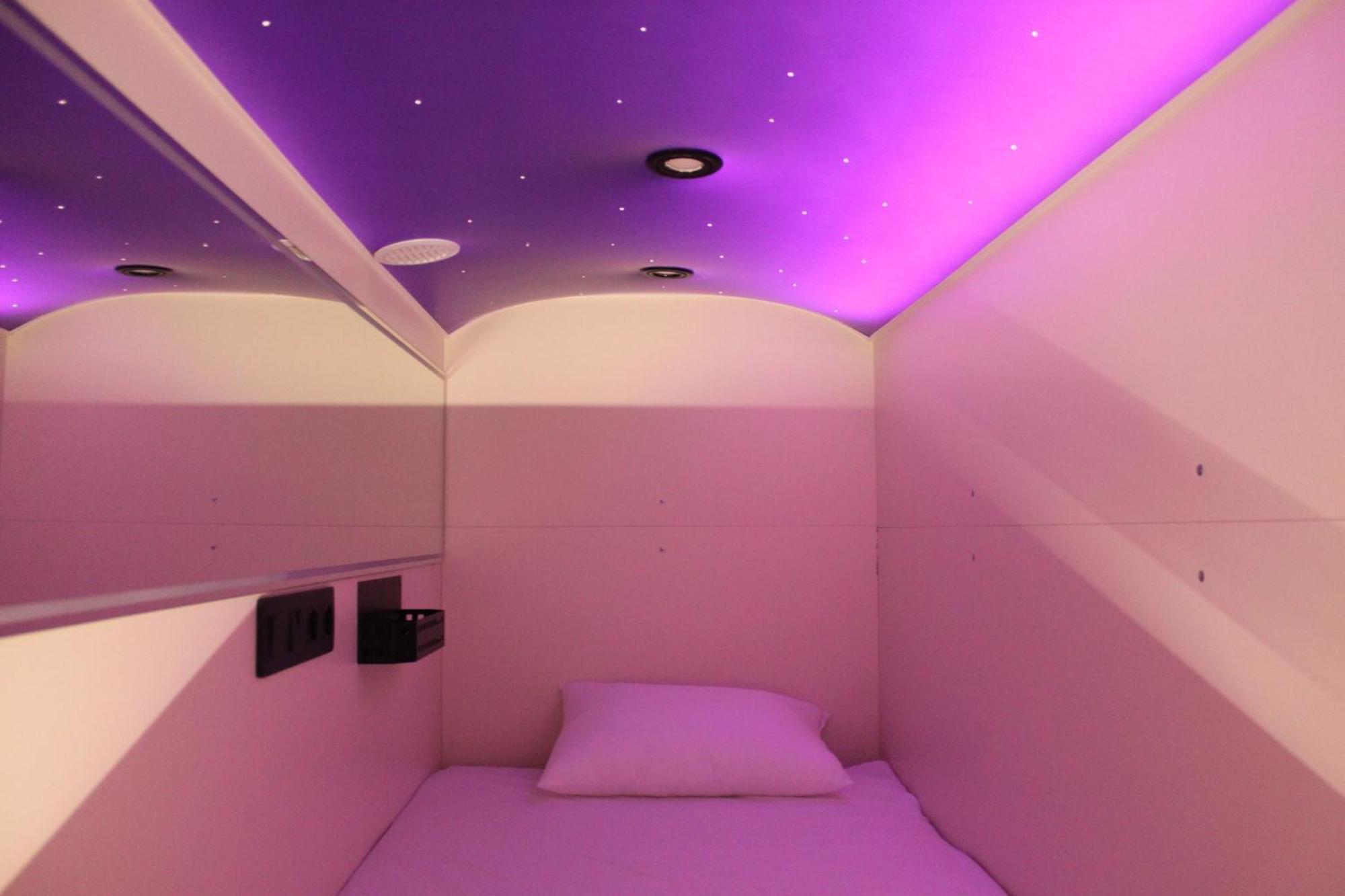 Av-3 Capsule Hotel Kyiv Exterior photo